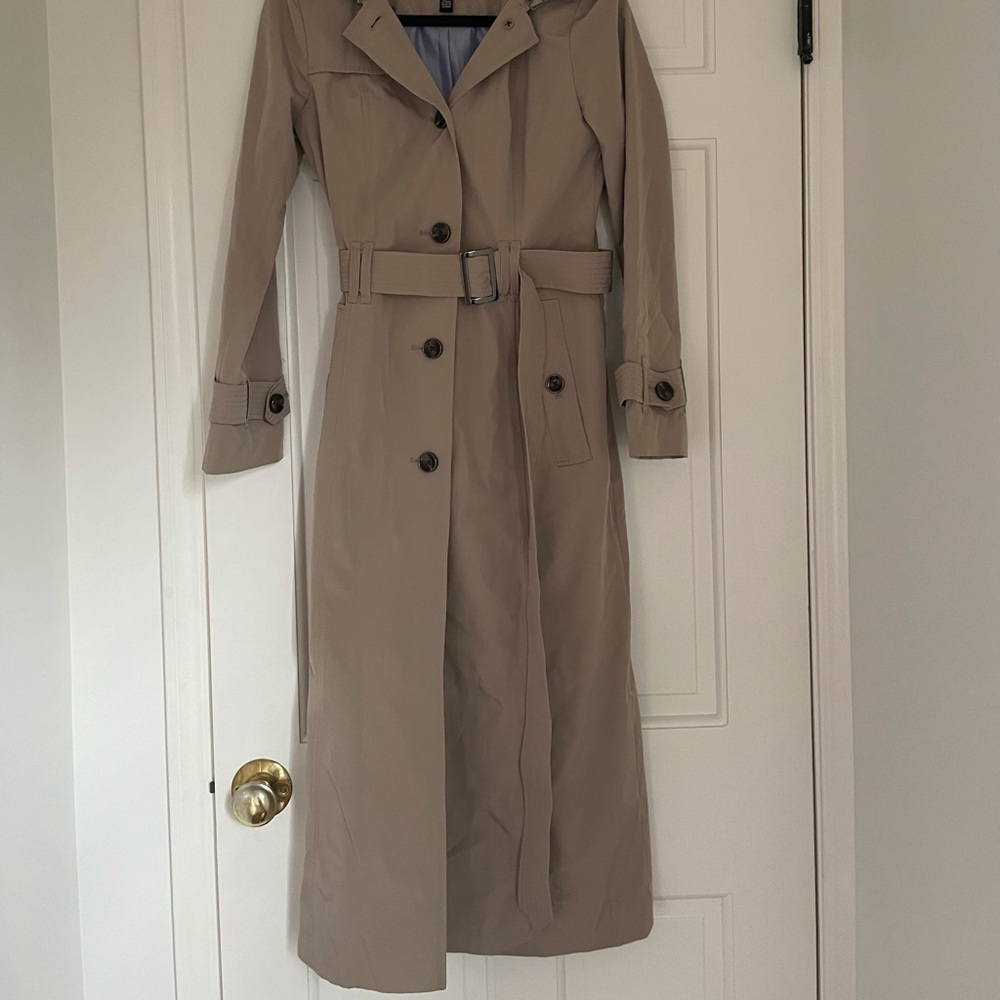 Beautiful London fog trench coat in beige